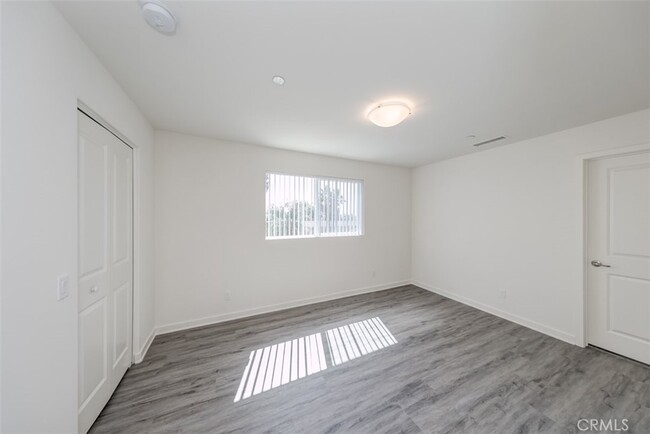 Building Photo - 9124 Huntington Dr