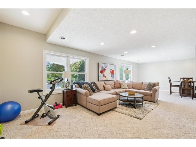 Building Photo - 9520 Scott St