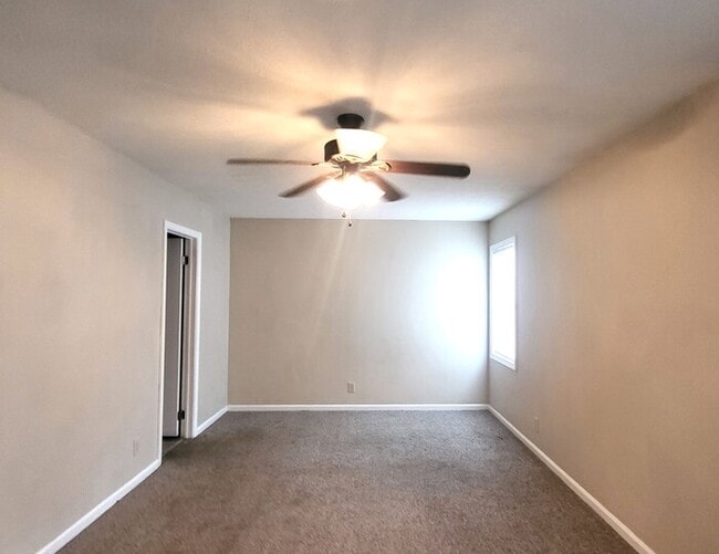 Building Photo - For Rent: Two Bedroom Two Bath Townhouse i...