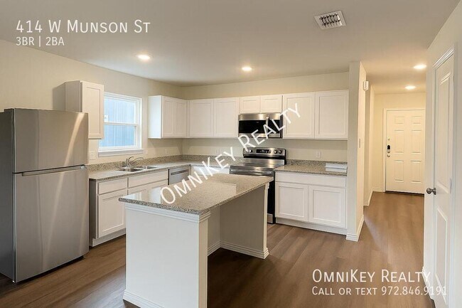 Building Photo - 414 W Munson St