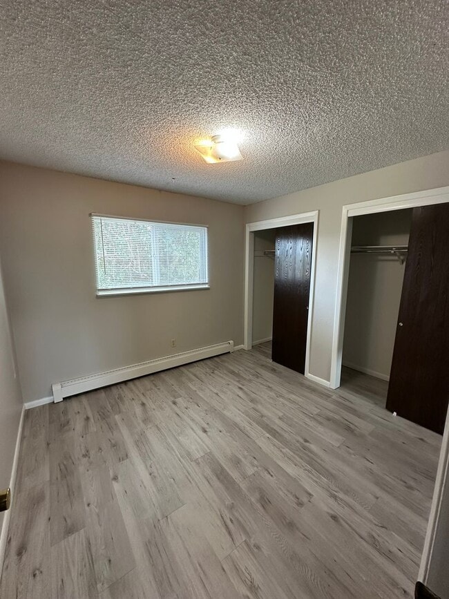 Building Photo - 4417 Parkview Dr