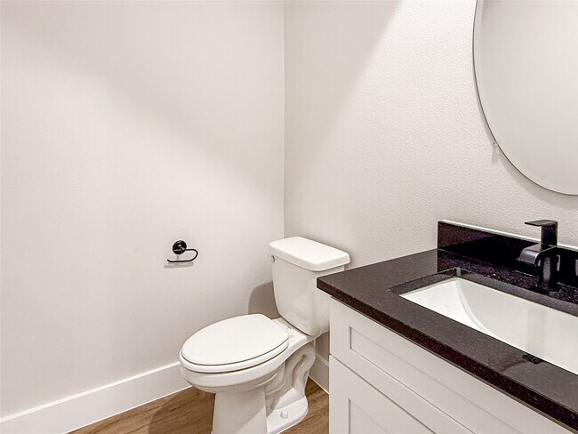 Building Photo - 5611 Mobeetie Lp