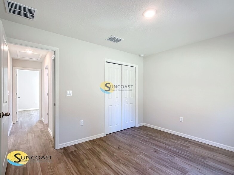 Building Photo - 6140 E Calico Ln