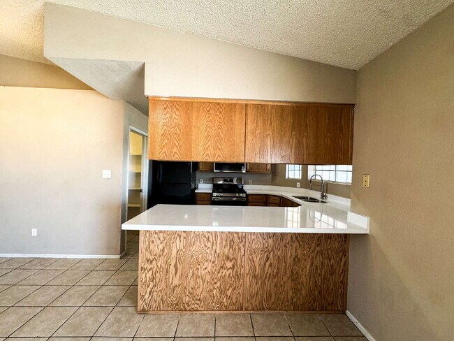 Building Photo - "Newly Renovated 4-Bedroom, 2 Bathroom Home in Yuma!"