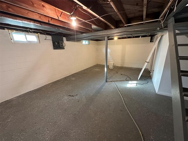 Building Photo - 83 Larter Ave