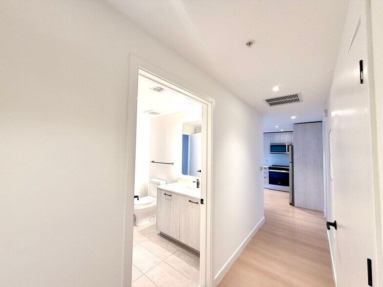 Building Photo - 107 NW 32nd St