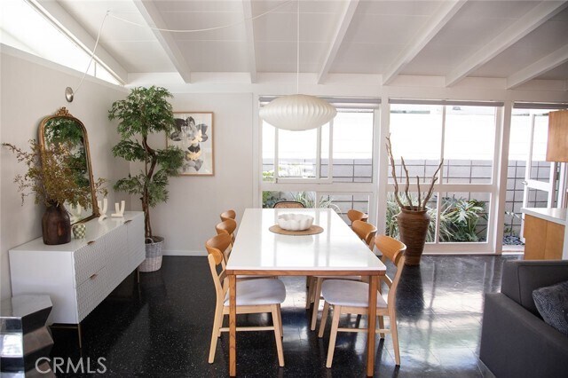 Building Photo - 3168 Stevely Ave