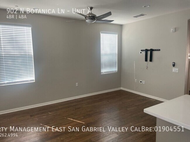 Building Photo - 902 Botanica Ln