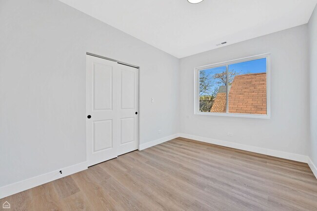 Building Photo - 2626 W 21st St