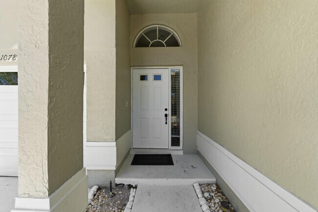 Building Photo - 10781 Cypress Lake Terrace