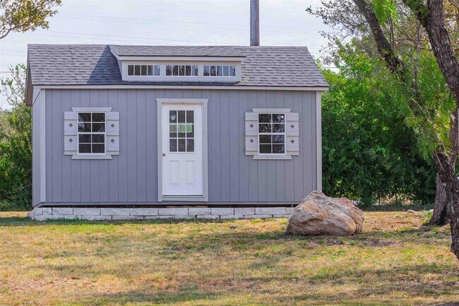Building Photo - 104 Lazy Oak Pl