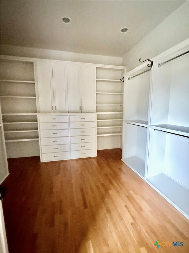 Building Photo - 627 Mission View Ct