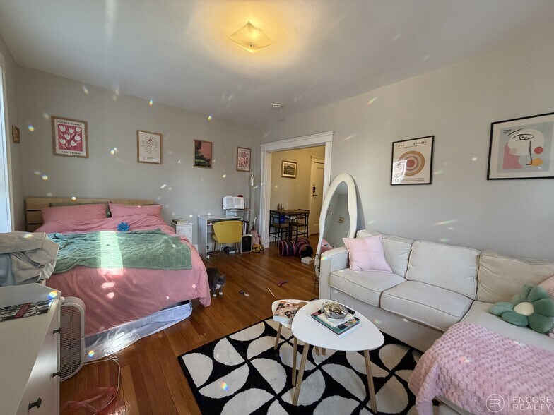 Building Photo - 11 Gray St