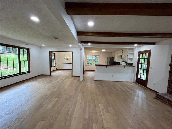 Primary Photo - 3378 Mountain Hollow Dr