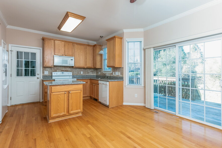 Building Photo - 917 Alba Rose Ave
