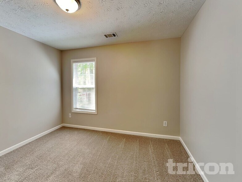 Building Photo - 410 Red Oak Ct