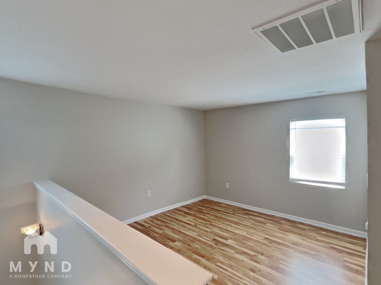Building Photo - 303 Holton Dr