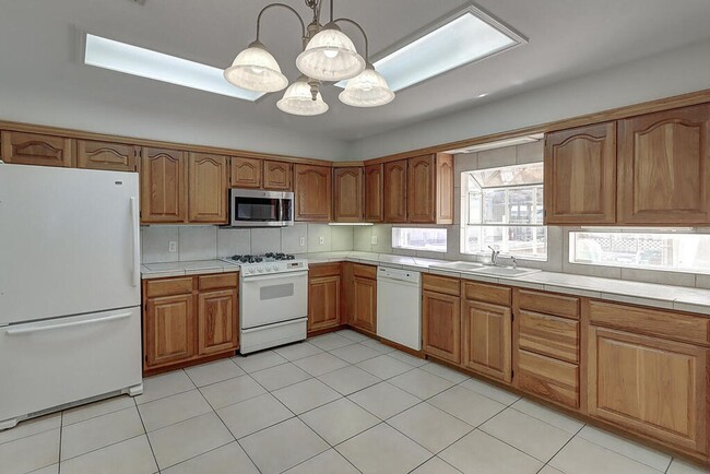 Building Photo - 15321 Dasmarines - 3/bed 2/bath $2,099/mo