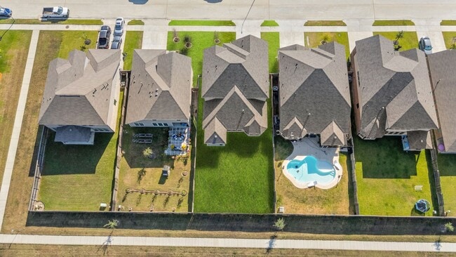 Building Photo - 21450 Petherton Dr