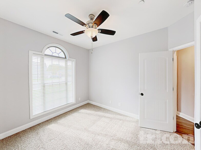 Building Photo - 364 Preakness Cir