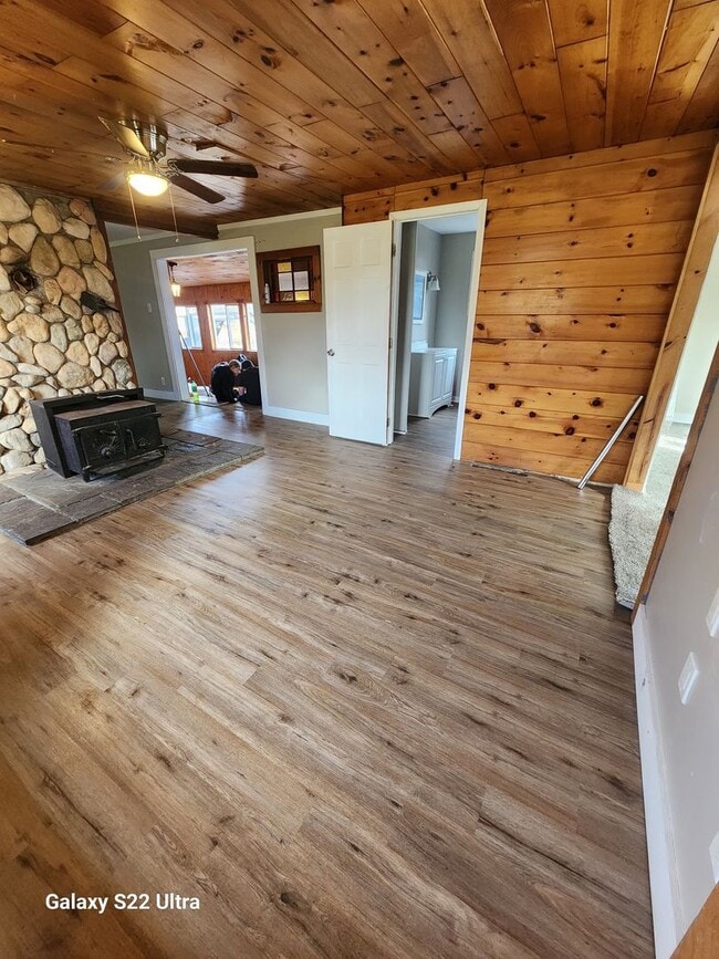 Building Photo - 3 Bedroom single family house