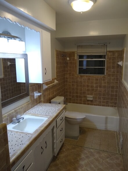 Building Photo - 2632 Meandering Way