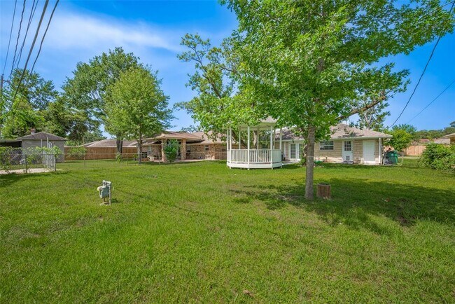 Building Photo - 3042 Oak Forest Dr
