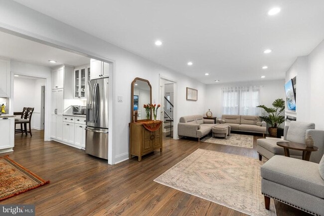 Building Photo - 9830 Meadow Valley Dr