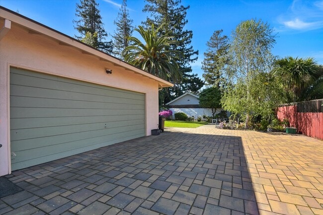 Building Photo - 1516 Whipple Ave