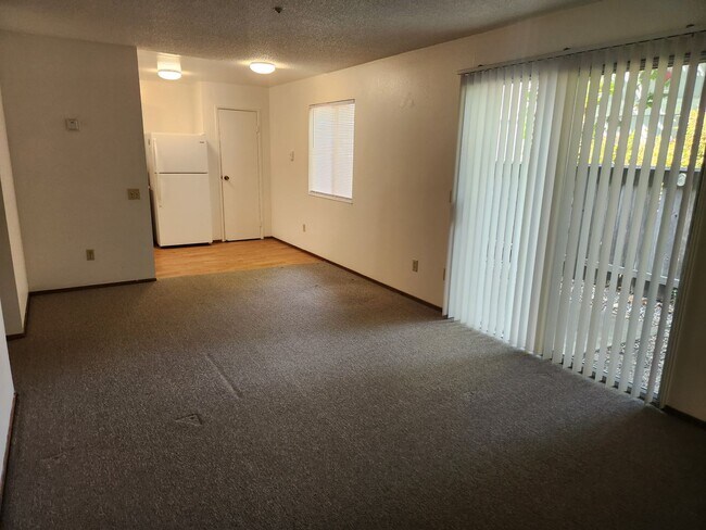 Building Photo - 828 Carlita Cir