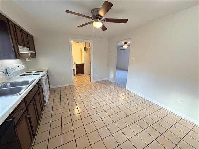 Building Photo - 927 Vance Ave