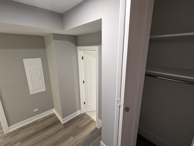 Building Photo - 3935 N Janssen Ave