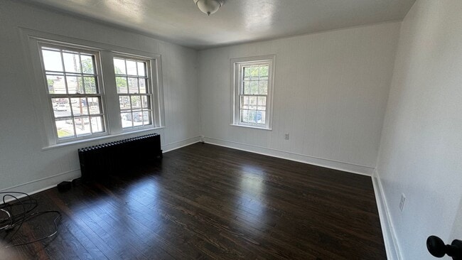 Building Photo - 2 Bedroom 1 Bathroom in Lebanon with Large...