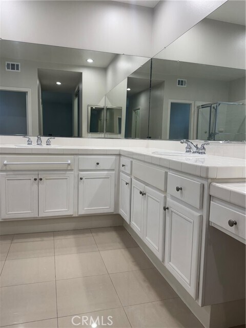 Building Photo - 16252 Fieldcrest Ct