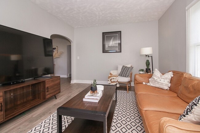 Building Photo - 3 bedroom 3 bathroom Single Family Home