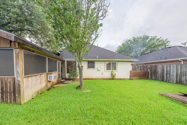 Building Photo - 3503 Riverside Dr