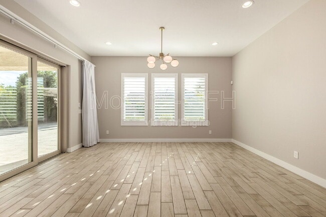 Building Photo - 10627 E Tumbleweed Ave