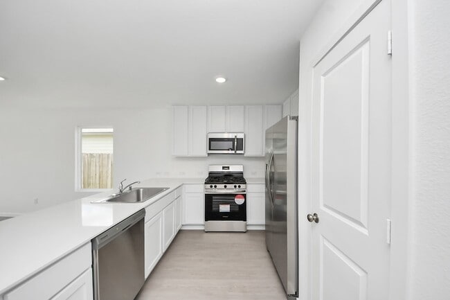 Building Photo - 25524 Roy Rogers Rd
