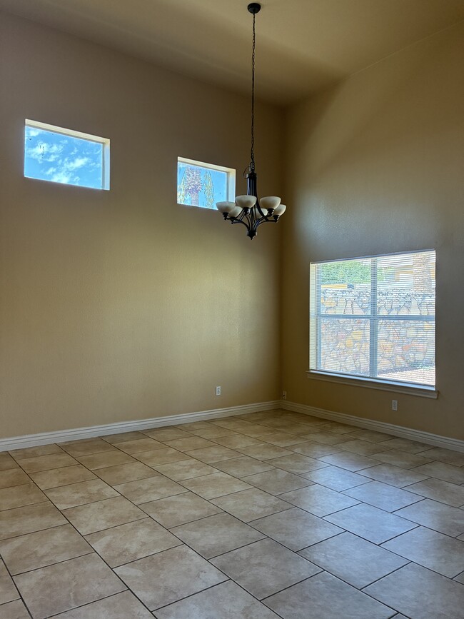 Building Photo - 5545 Manuel Moreno Dr