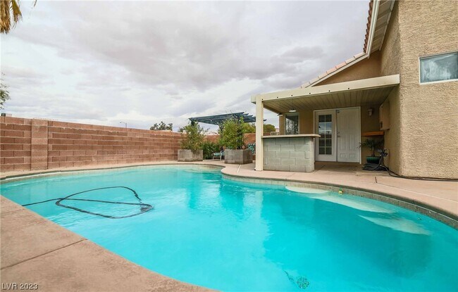 Building Photo - 2889 Dome Peak Ct