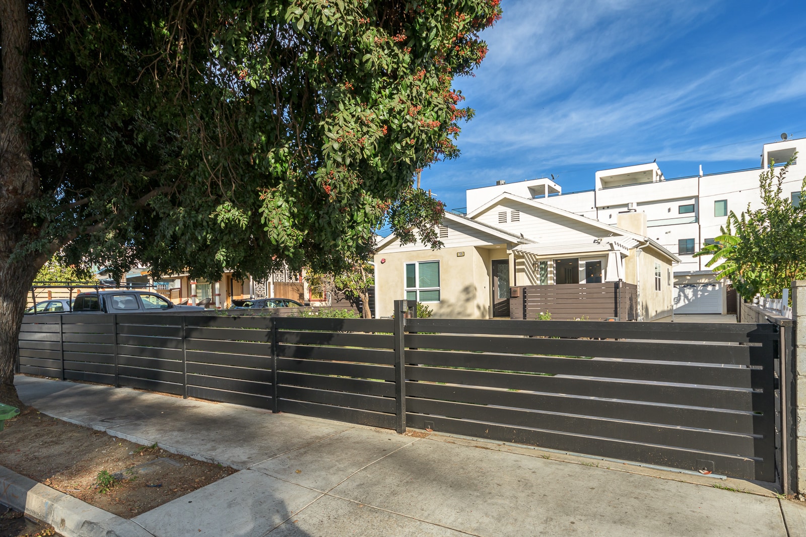 Building Photo - 736 N Wilton Pl
