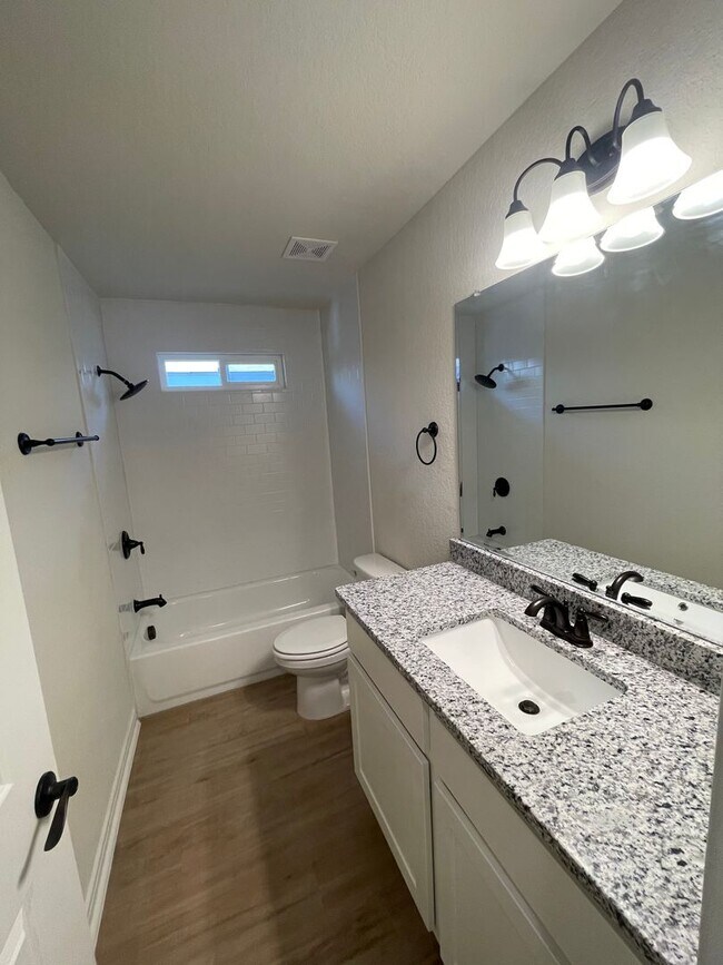 Building Photo - MOVE FAST—GATED TOWNHOME NEAR LACKLAND AFB WITH A PRIVATE YARD!