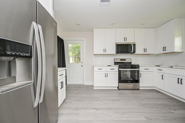 Building Photo - 226 Hyta St