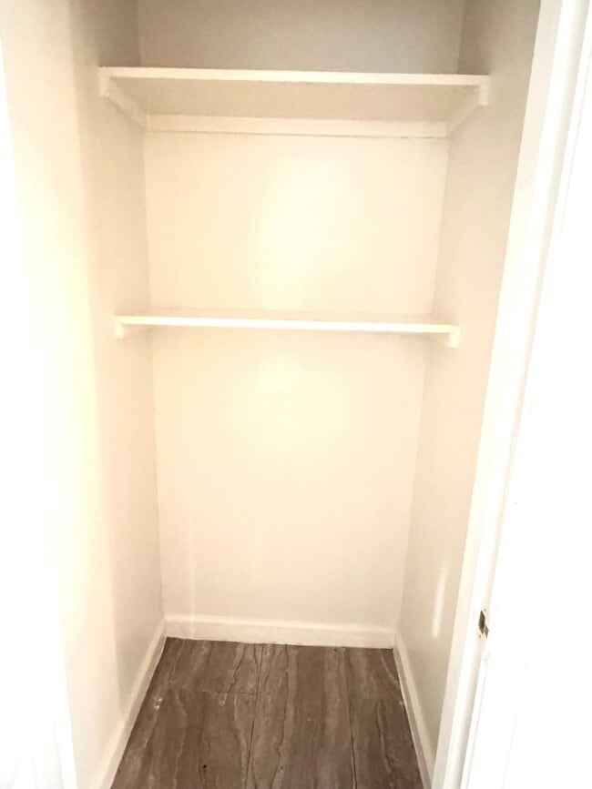 Building Photo - 717 Richcrest Dr