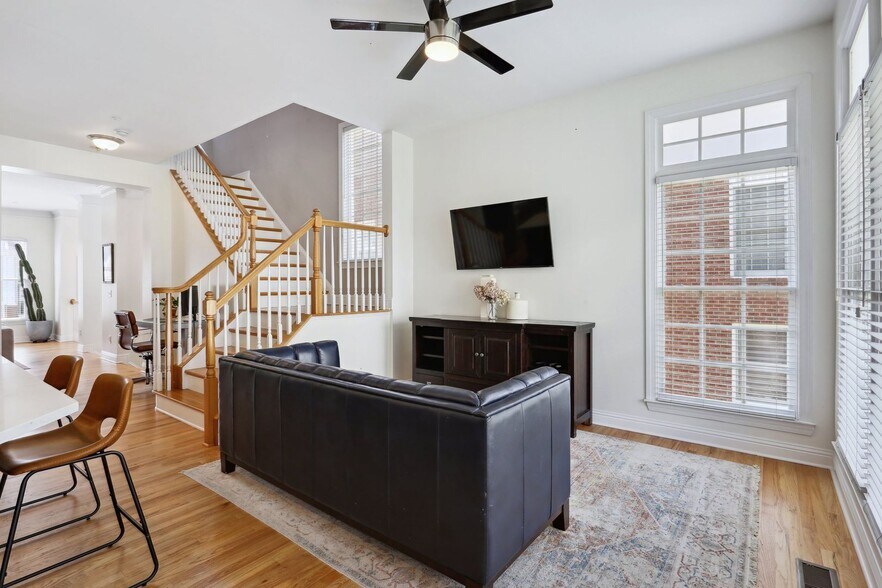 Building Photo - 308 Creekbank Way SE