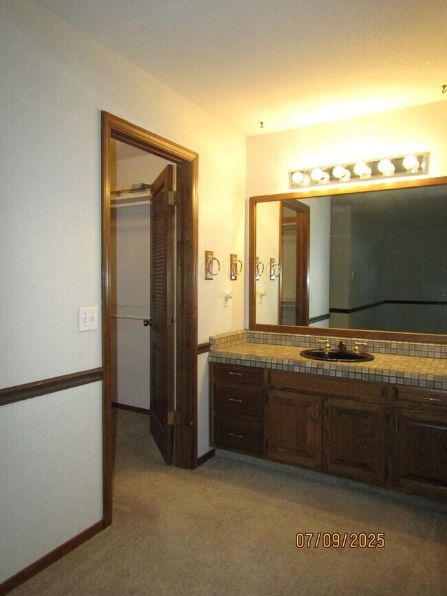 Building Photo - Beautiful Single Story Home in Great Santa...
