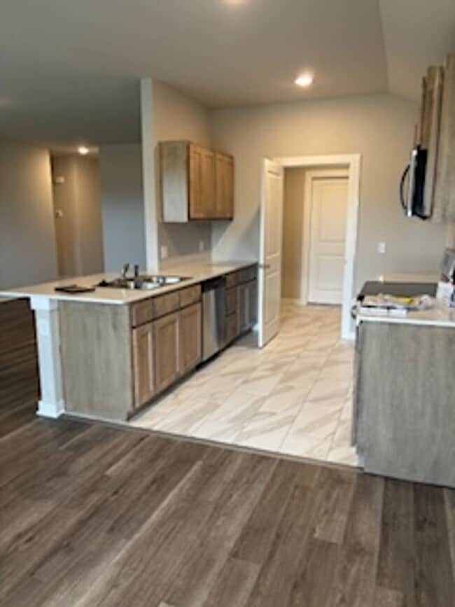 Building Photo - Beautiful New Home!