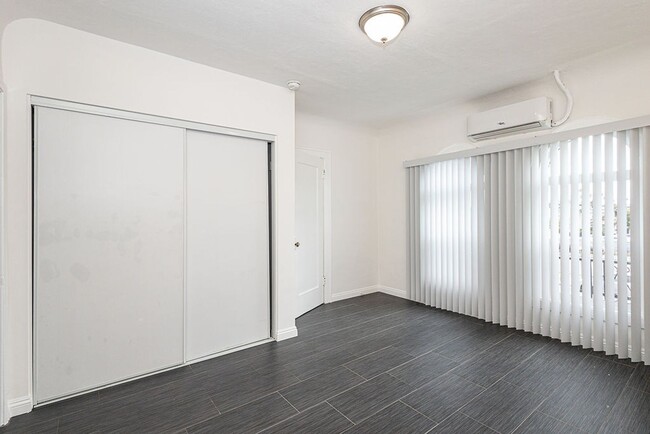 Building Photo - Bright and airy 2-bedroom 2-bath in Mid- City