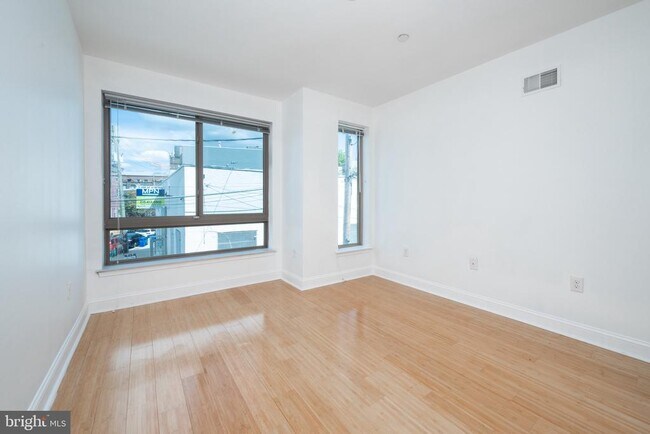 Building Photo - 2102 Berges St