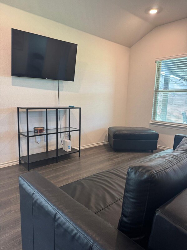 Building Photo - 4303 Pyramid Dr